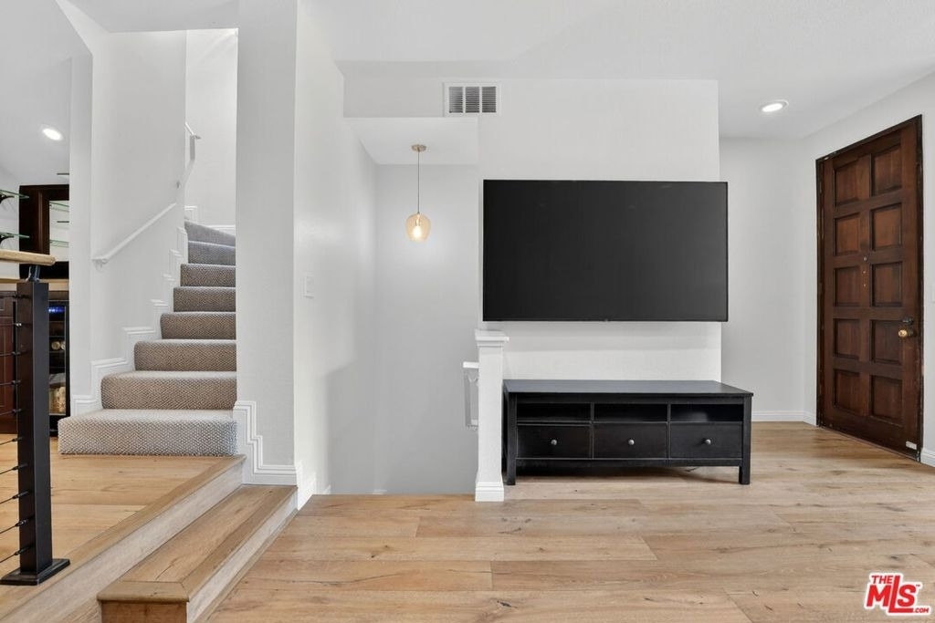 8611 Burton Way - Photo 58