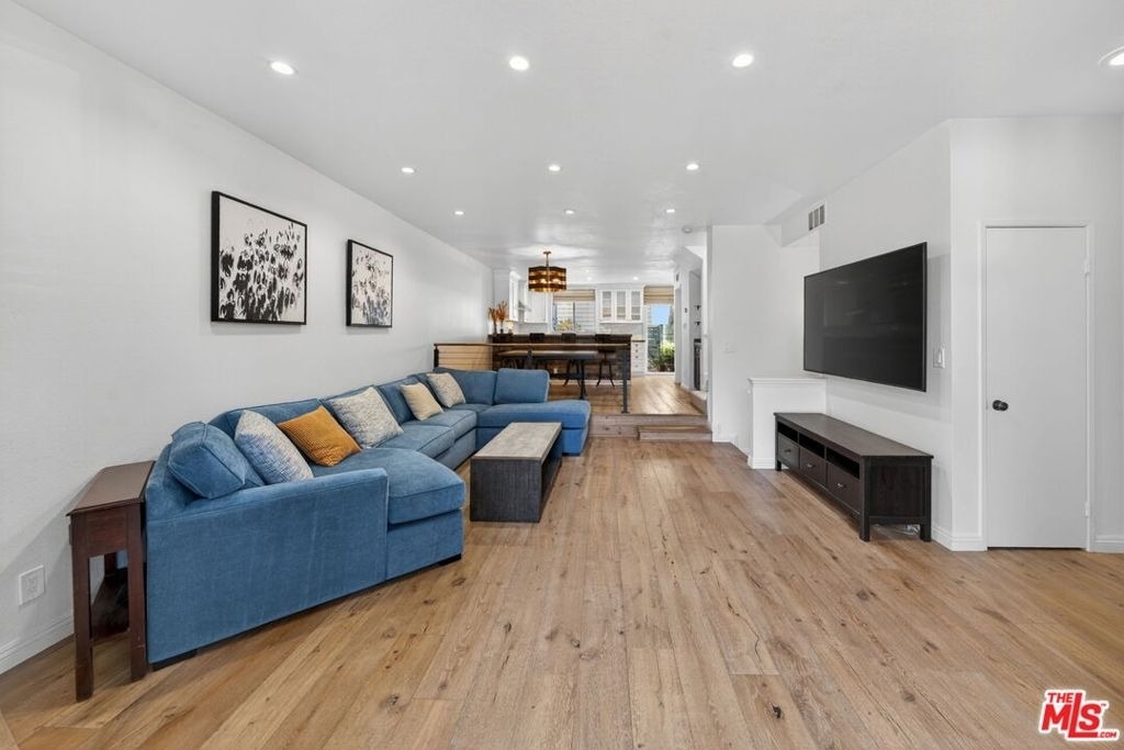 8611 Burton Way - Photo 3