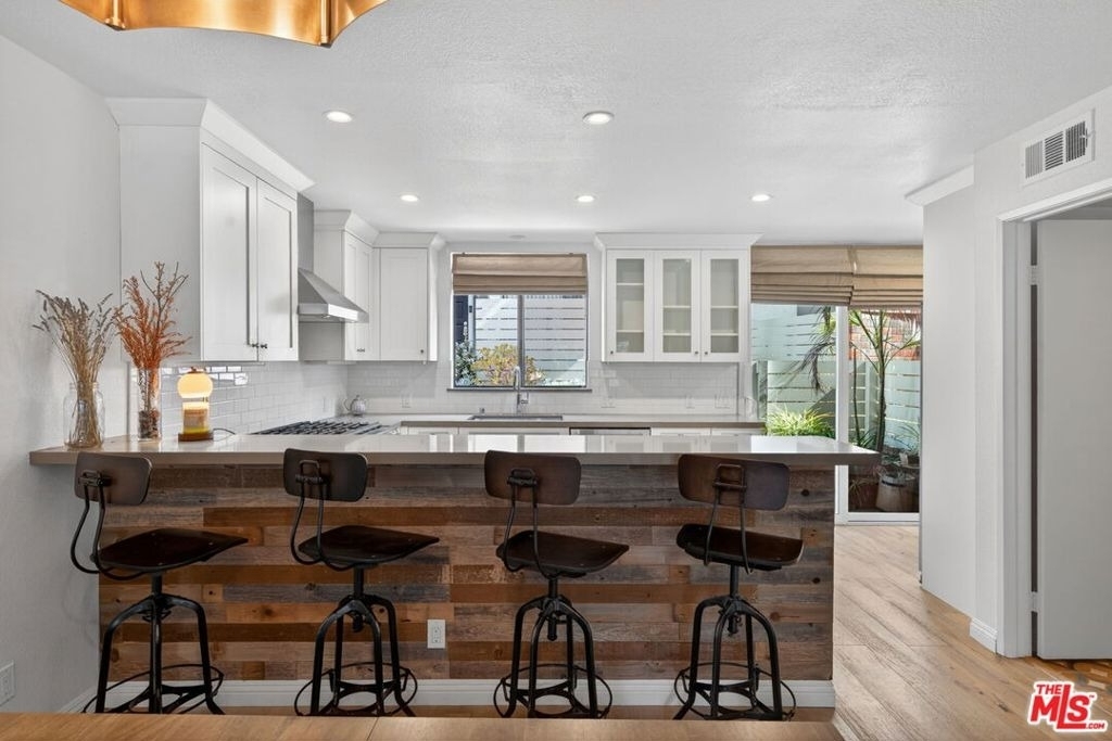 8611 Burton Way - Photo 12