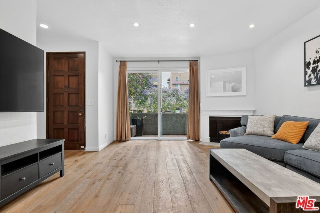 8611 Burton Way - Photo 5