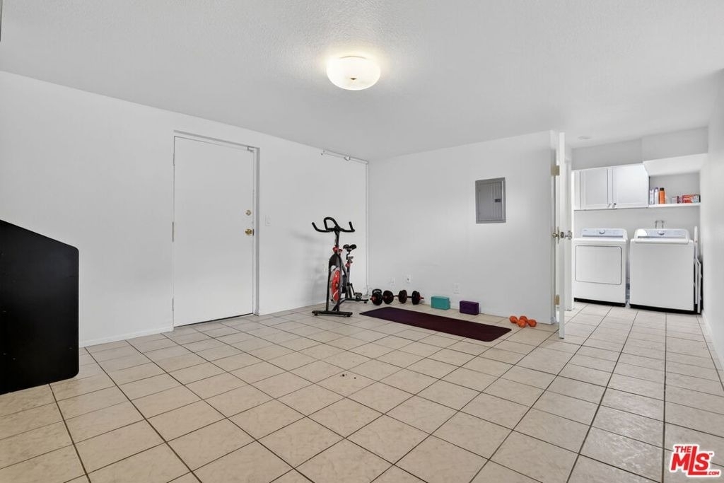 8611 Burton Way - Photo 63