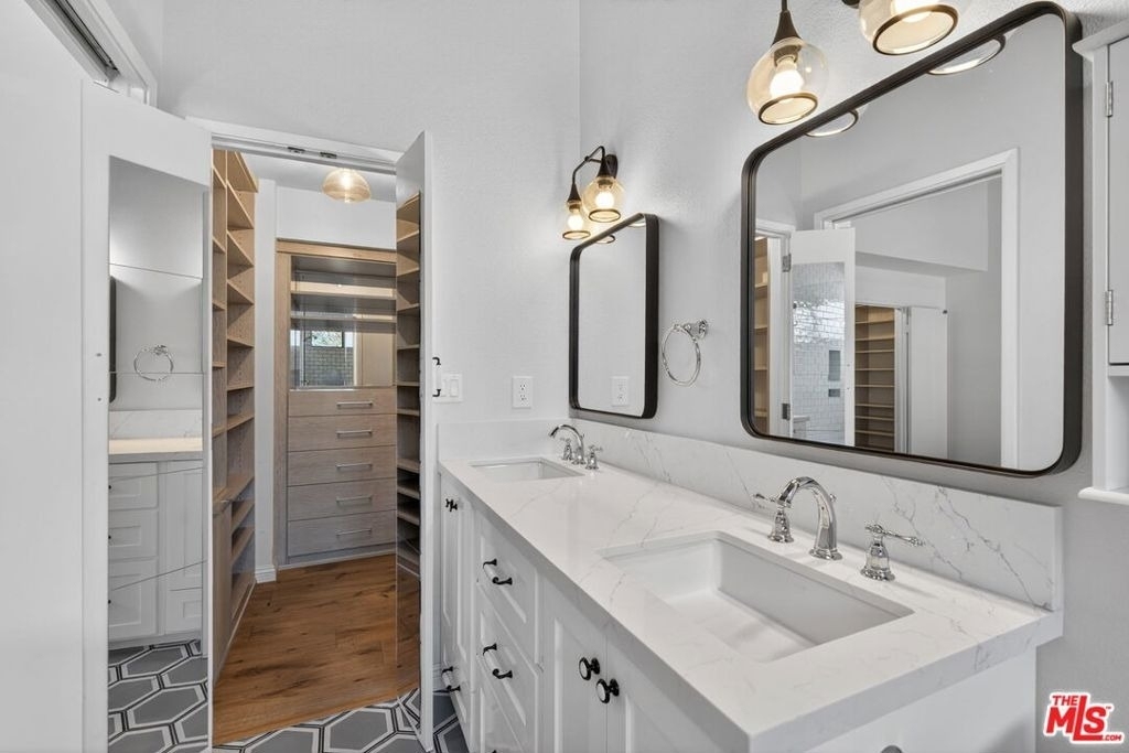 8611 Burton Way - Photo 42