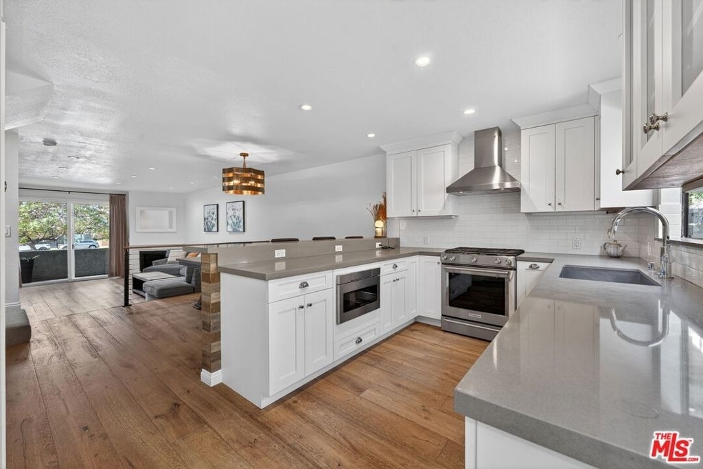 8611 Burton Way - Photo 14