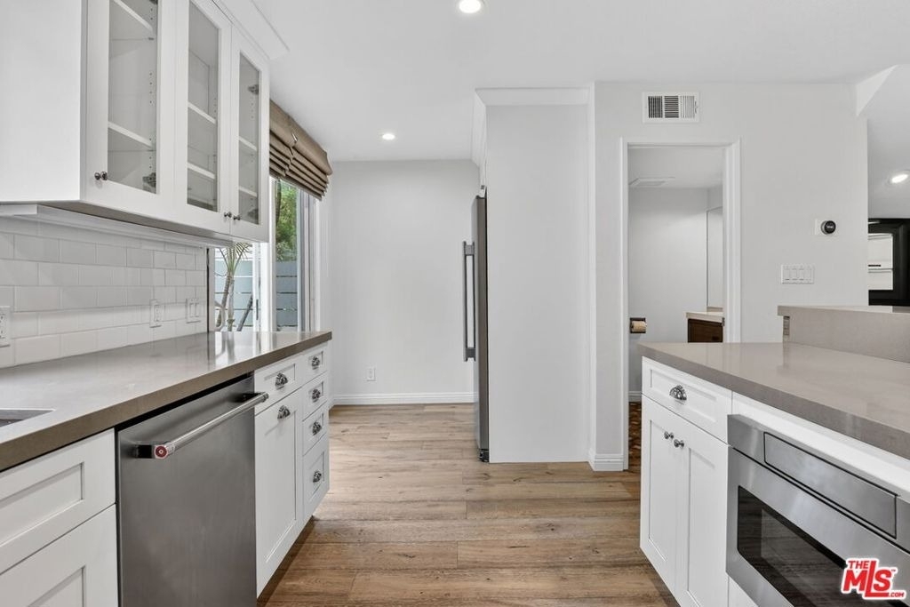 8611 Burton Way - Photo 17