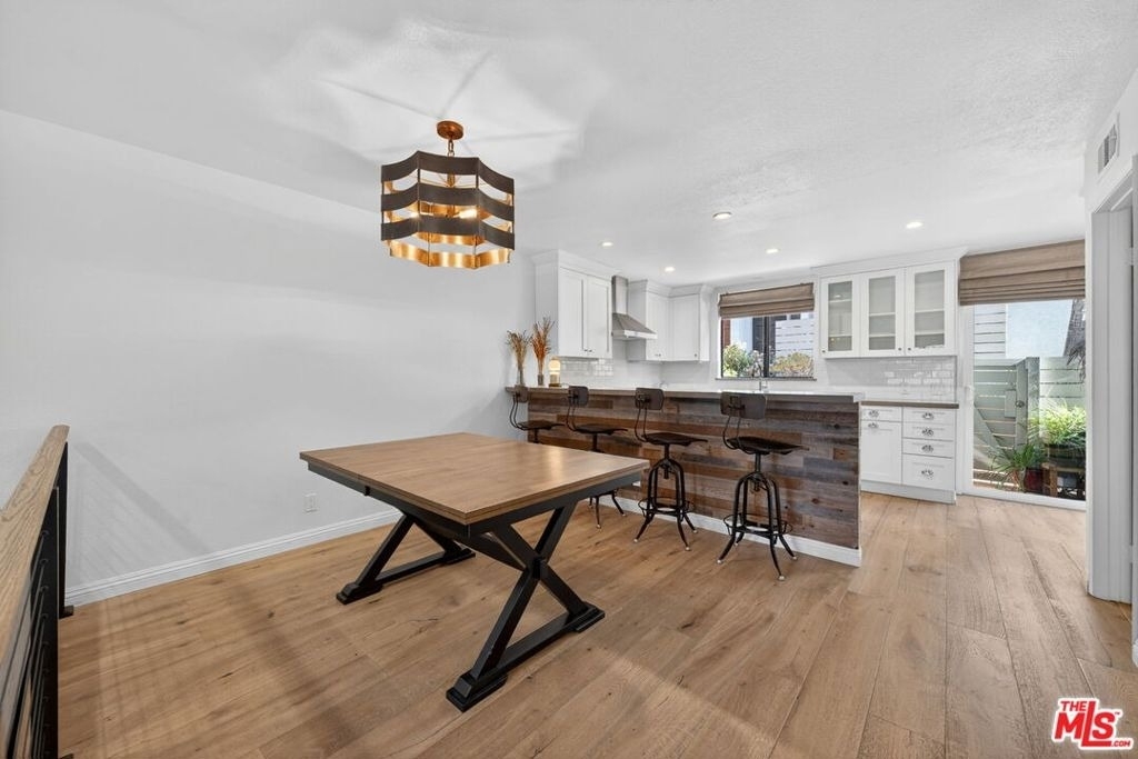 8611 Burton Way - Photo 10