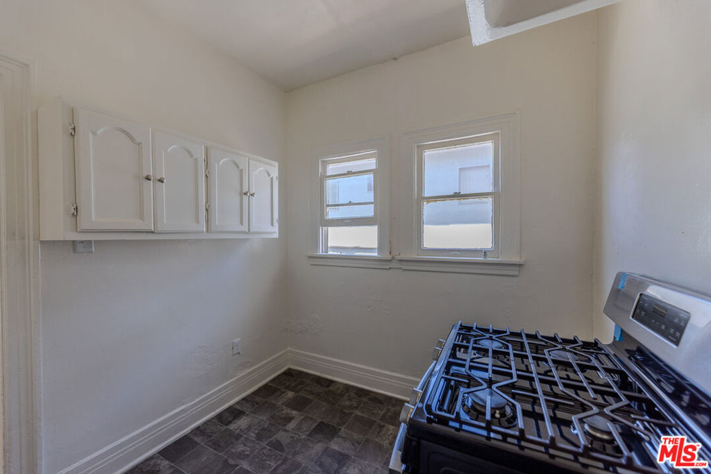 946 S Burlington Avenue - Photo 6