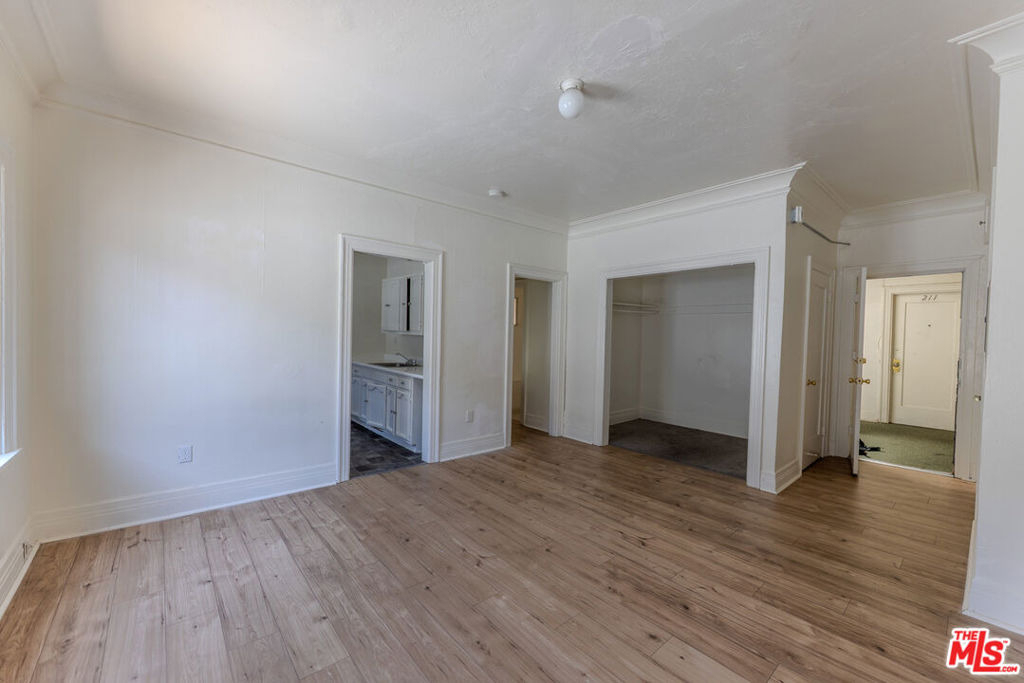 946 S Burlington Avenue - Photo 1