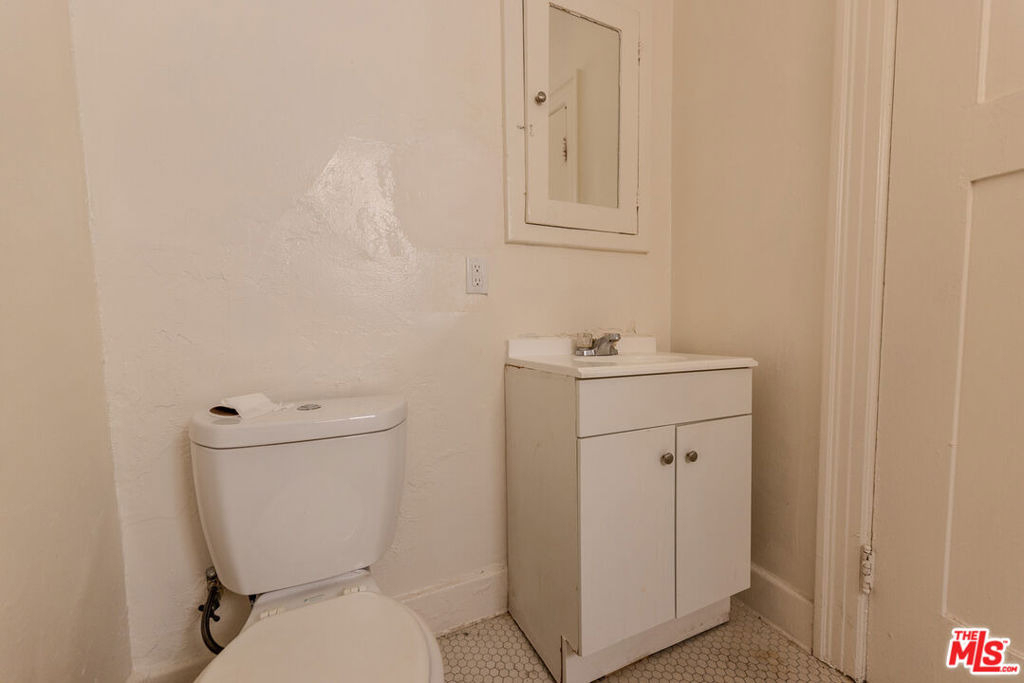 946 S Burlington Avenue - Photo 10