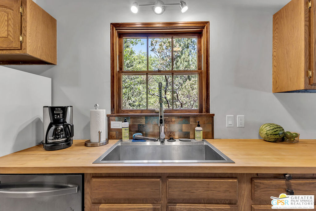 25465 Seneca Drive - Photo 18