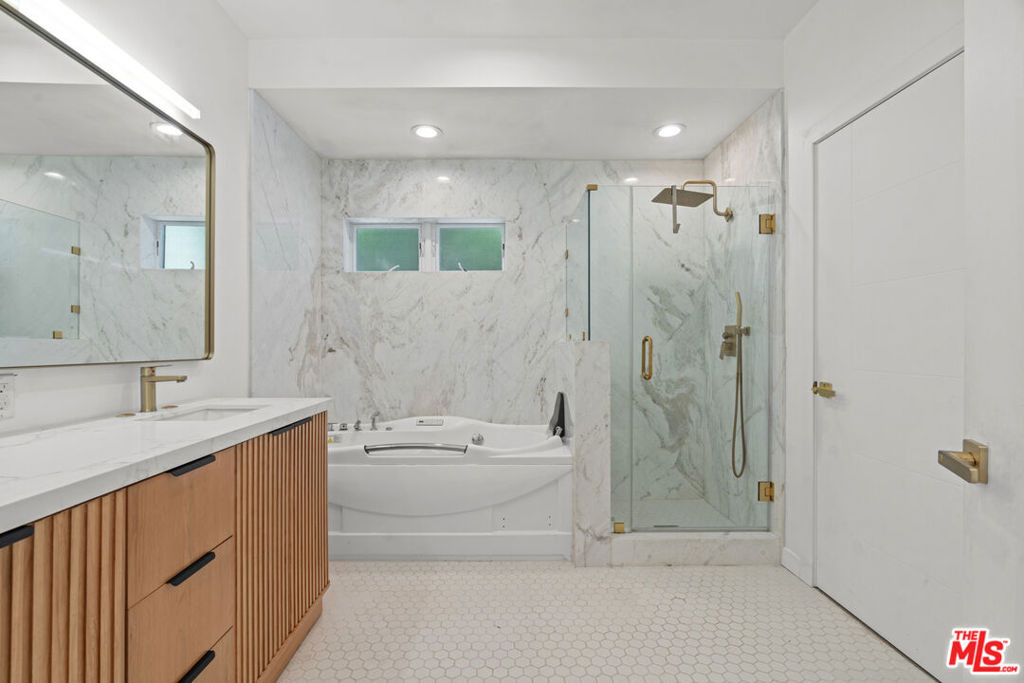 157 Hart Avenue - Photo 7