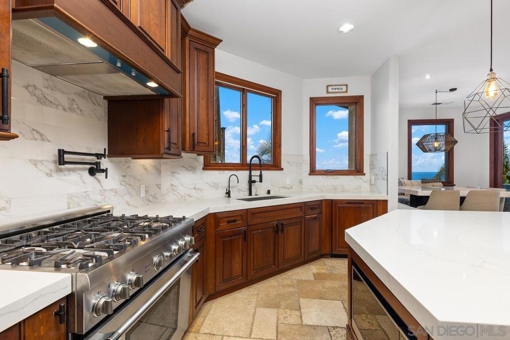 1554 Summit Avenue - Photo 10