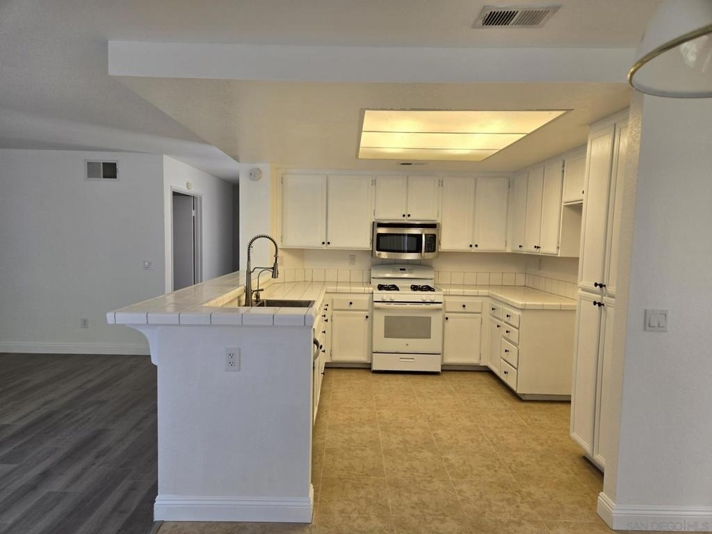 9480 Maler Rd - Photo 6