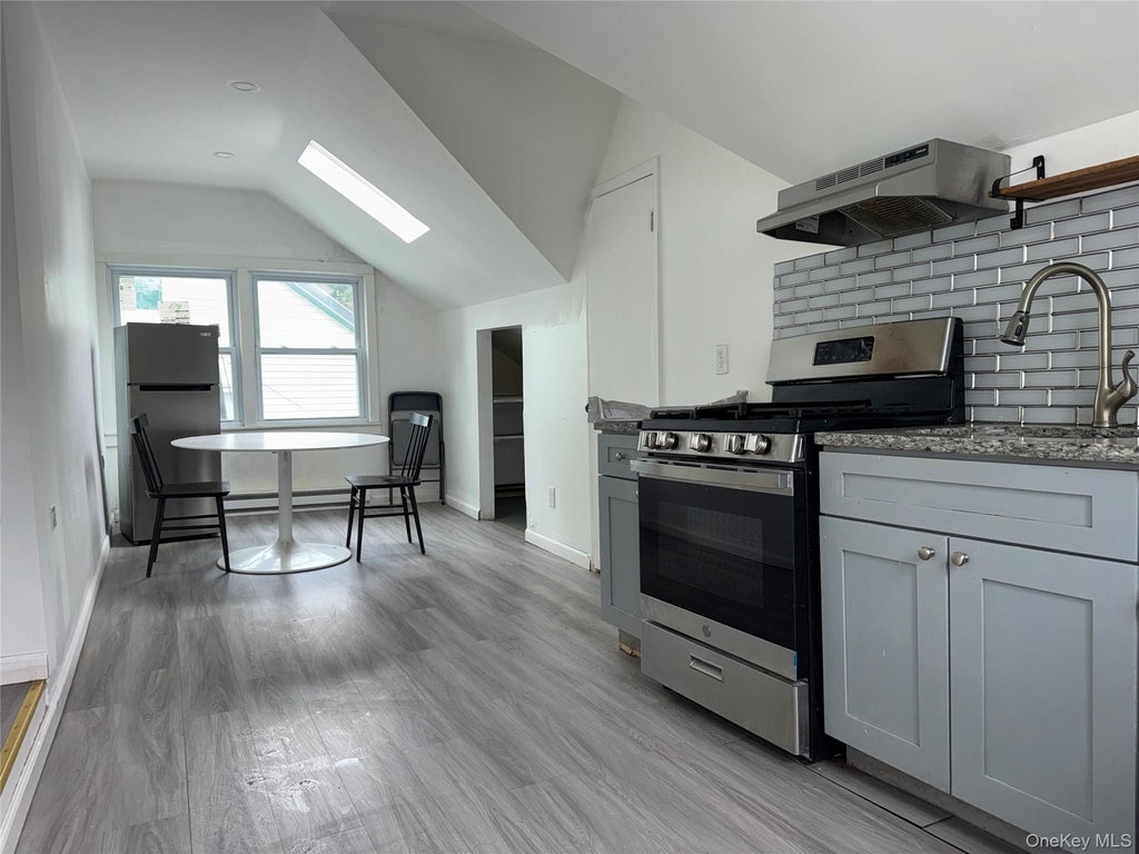 300 Highland Avenue - Photo 3
