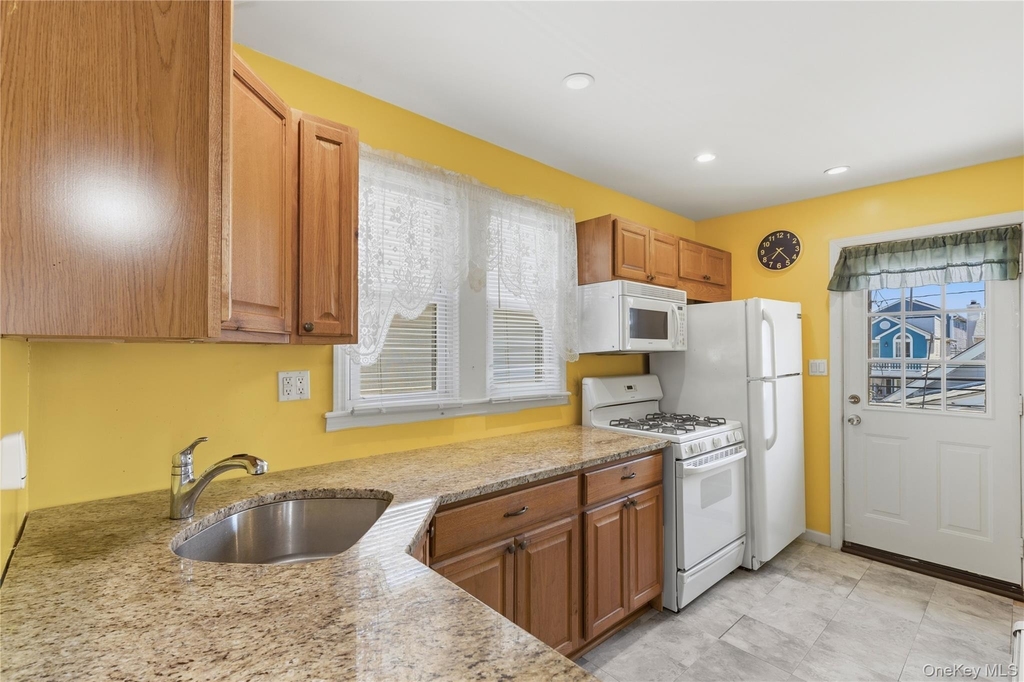 90 Oregon Street - Photo 1