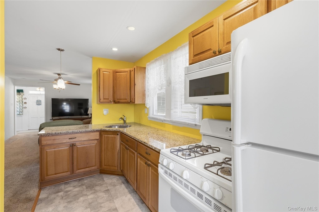 90 Oregon Street - Photo 2