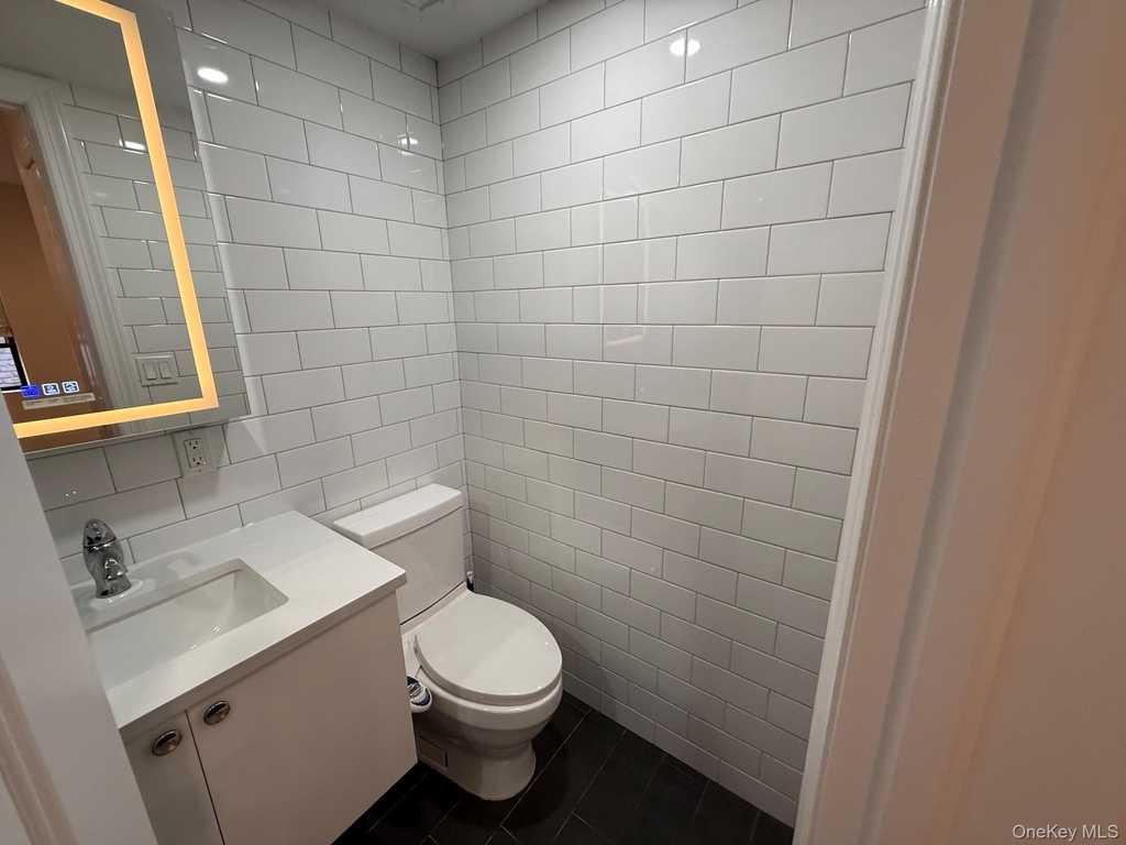610 Jerico Turnpike - Photo 6