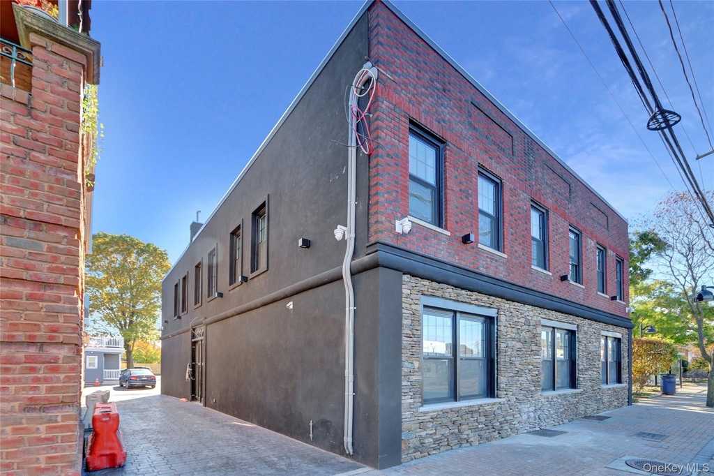 610 Jerico Turnpike - Photo 9