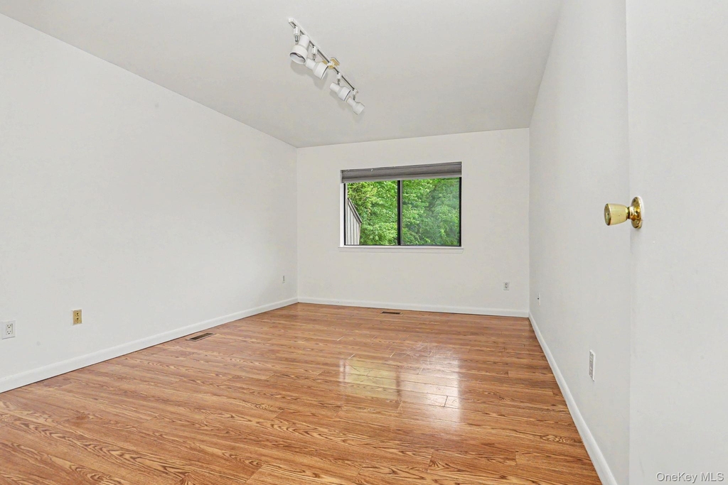 311 N Greeley Avenue - Photo 8