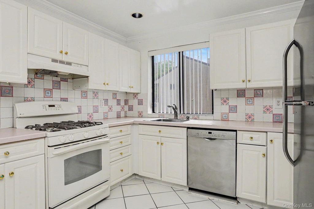 311 N Greeley Avenue - Photo 4