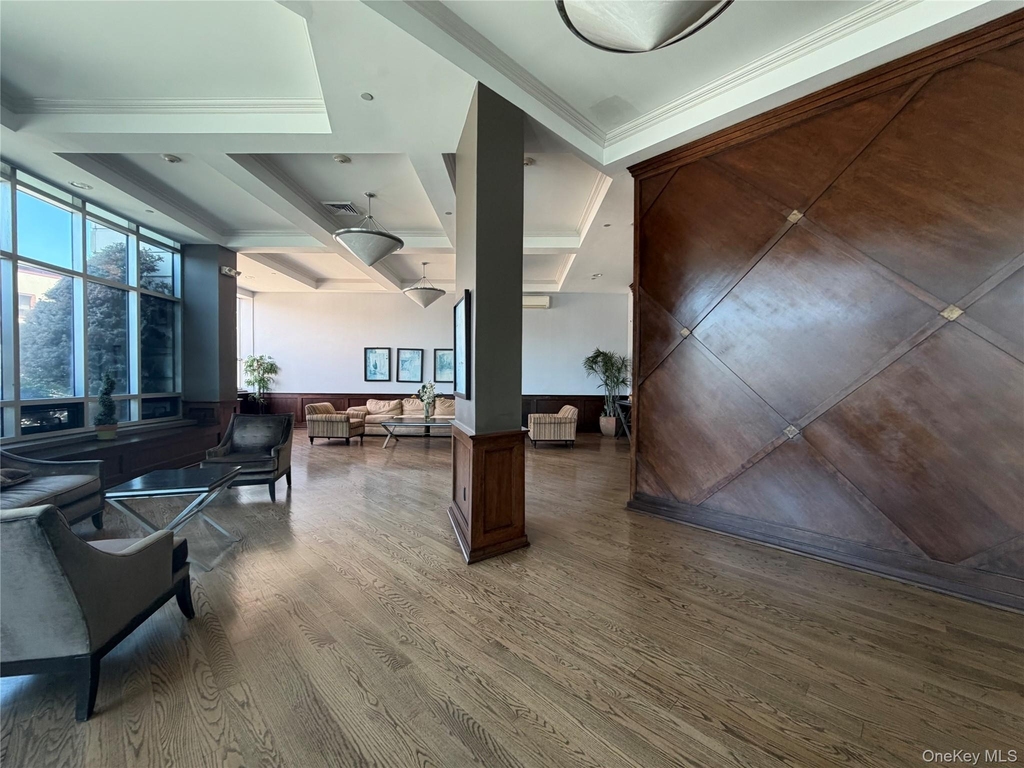 130 Post Avenue - Photo 4