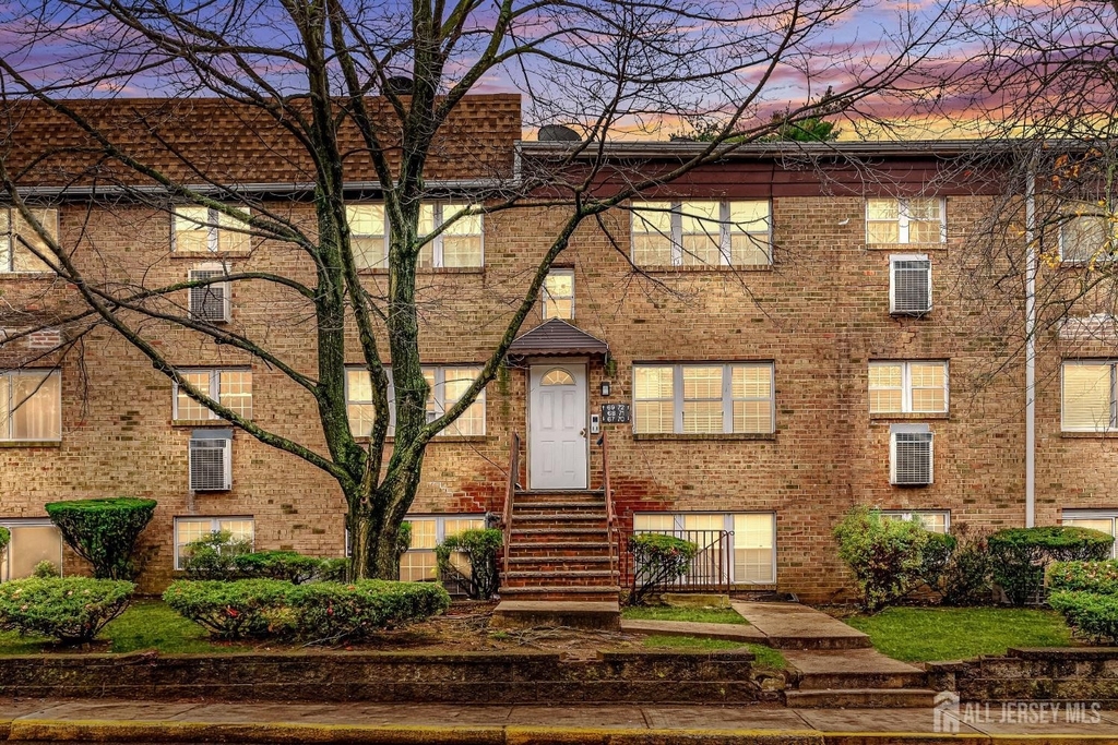 71 College Drive - Photo 0