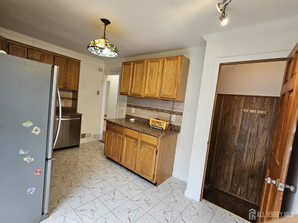 895 Madison Avenue - Photo 4