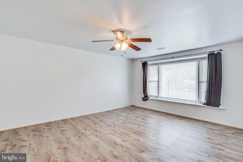 825 Barkley Drive - Photo 3