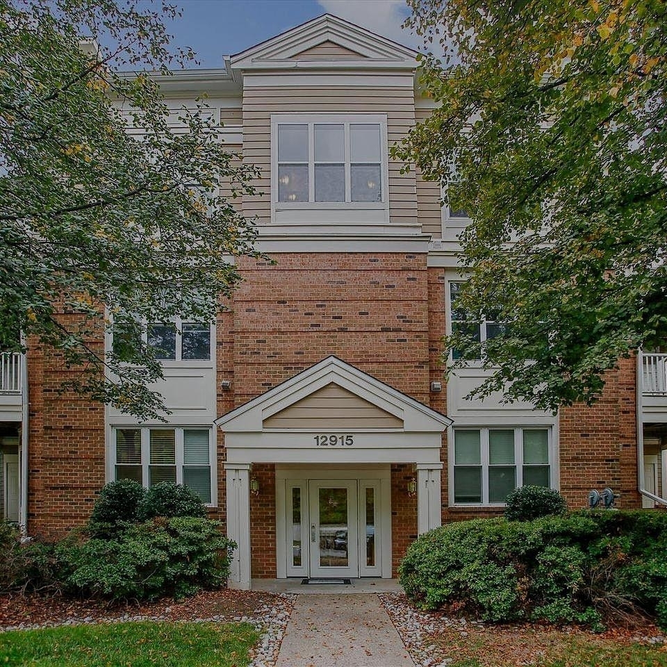 12915 Alton Square - Photo 16