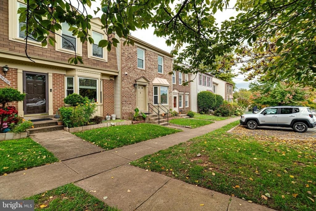 5708 Heritage Crossing Court - Photo 2