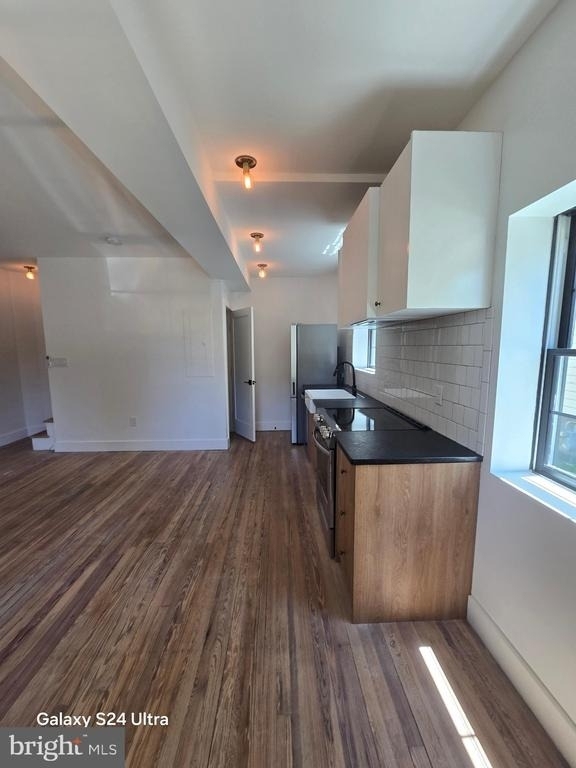 1401 Charles Street - Photo 4