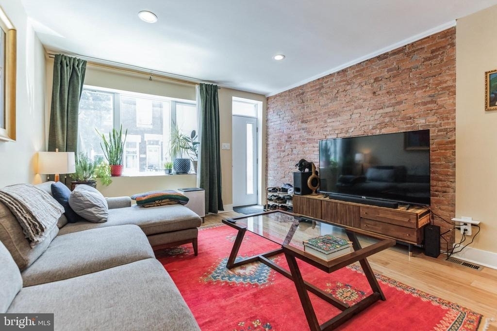 2035 Mountain Street - Photo 8