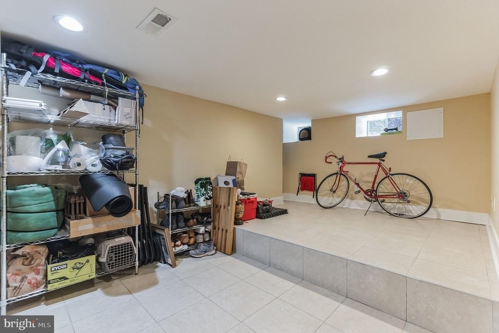2035 Mountain Street - Photo 19