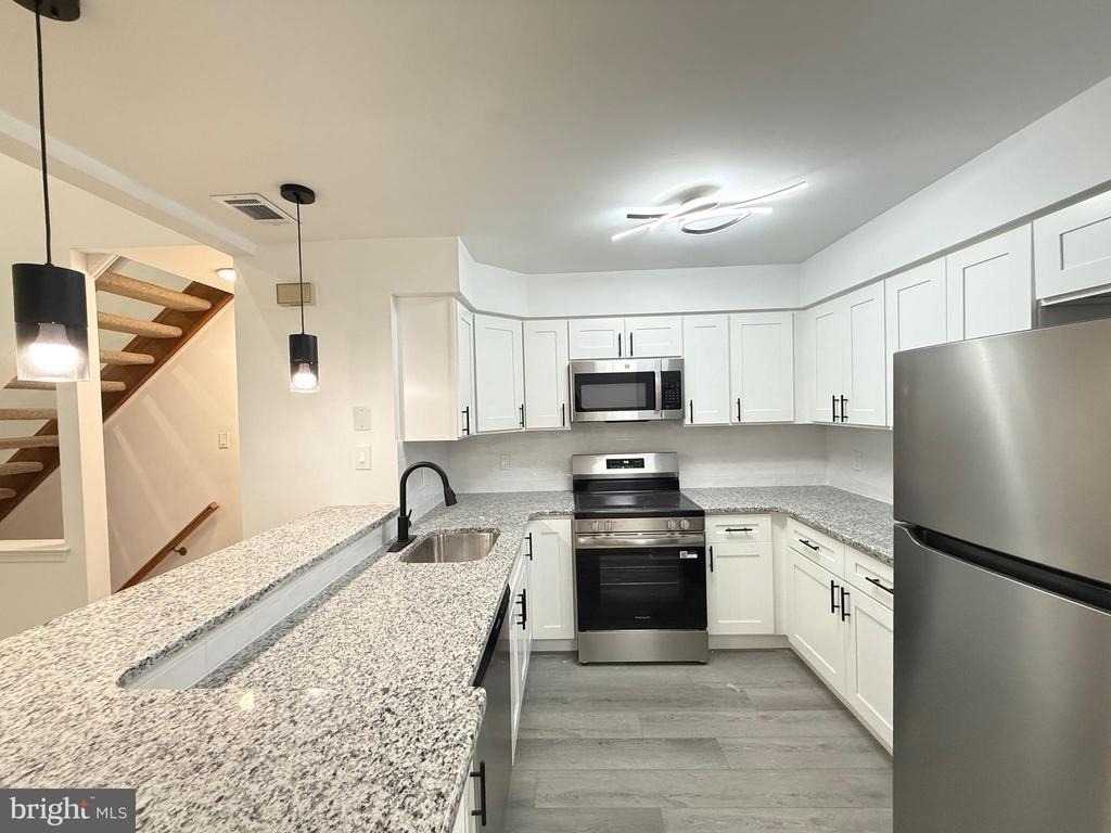 1512 Foxmeadow Circle - Photo 4