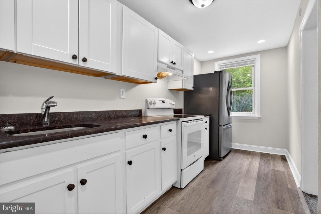 125 W 21st Street - Photo 7