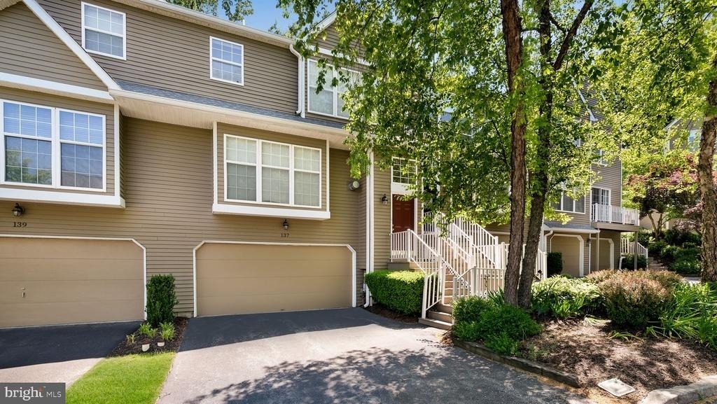 137 Weybridge Drive - Photo 1