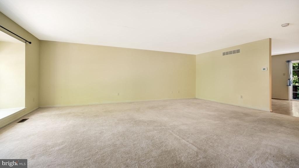 137 Weybridge Drive - Photo 7