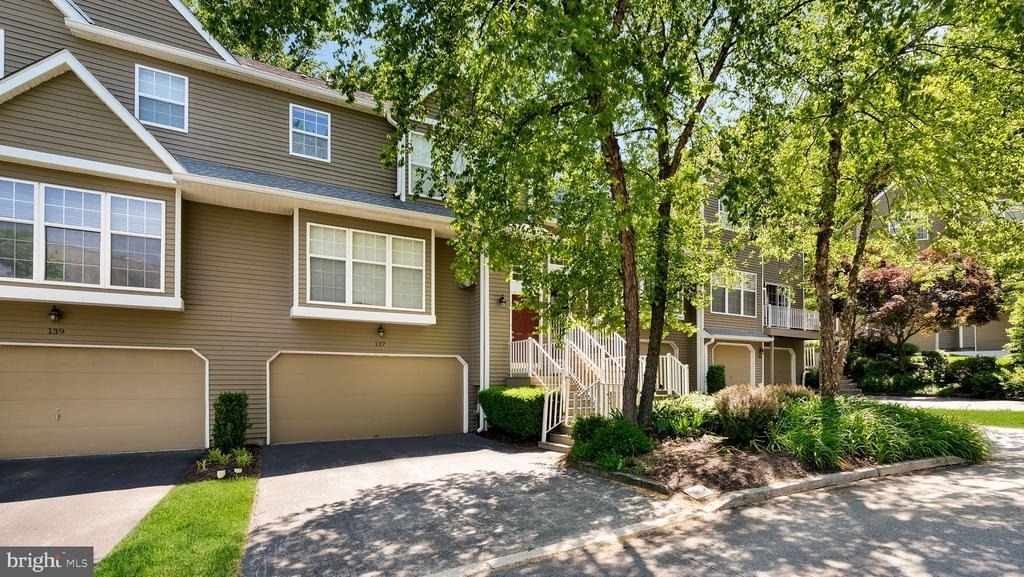 137 Weybridge Drive - Photo 0
