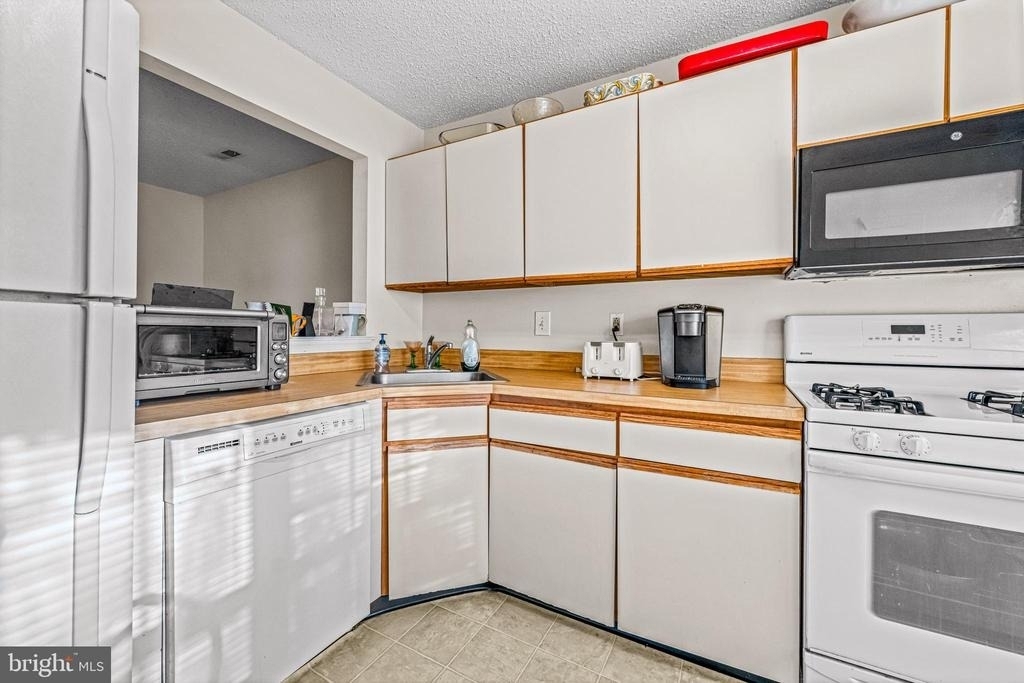 656 Covington Court - Photo 14