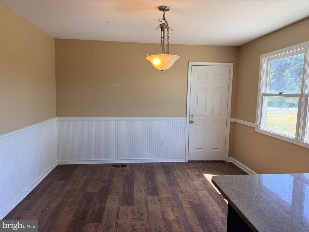 1122 Nevins Place - Photo 5