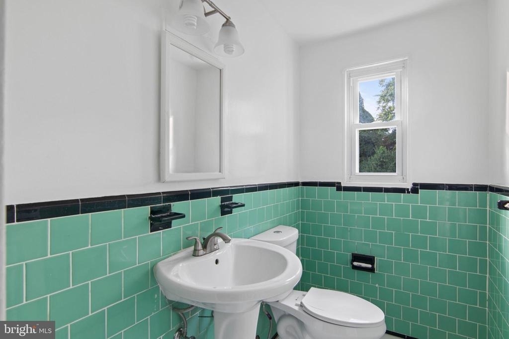 2022 Oliver Street - Photo 18