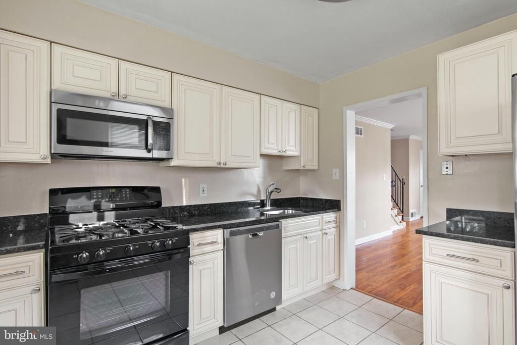 2022 Oliver Street - Photo 15