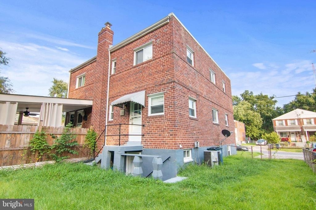 2022 Oliver Street - Photo 5