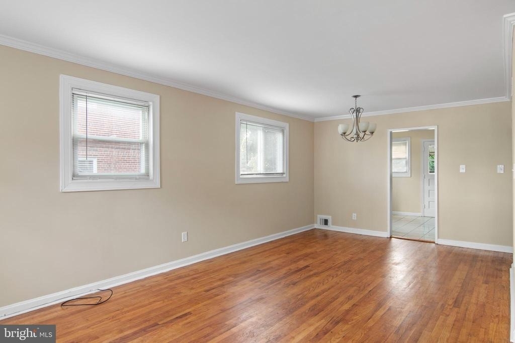 2022 Oliver Street - Photo 8