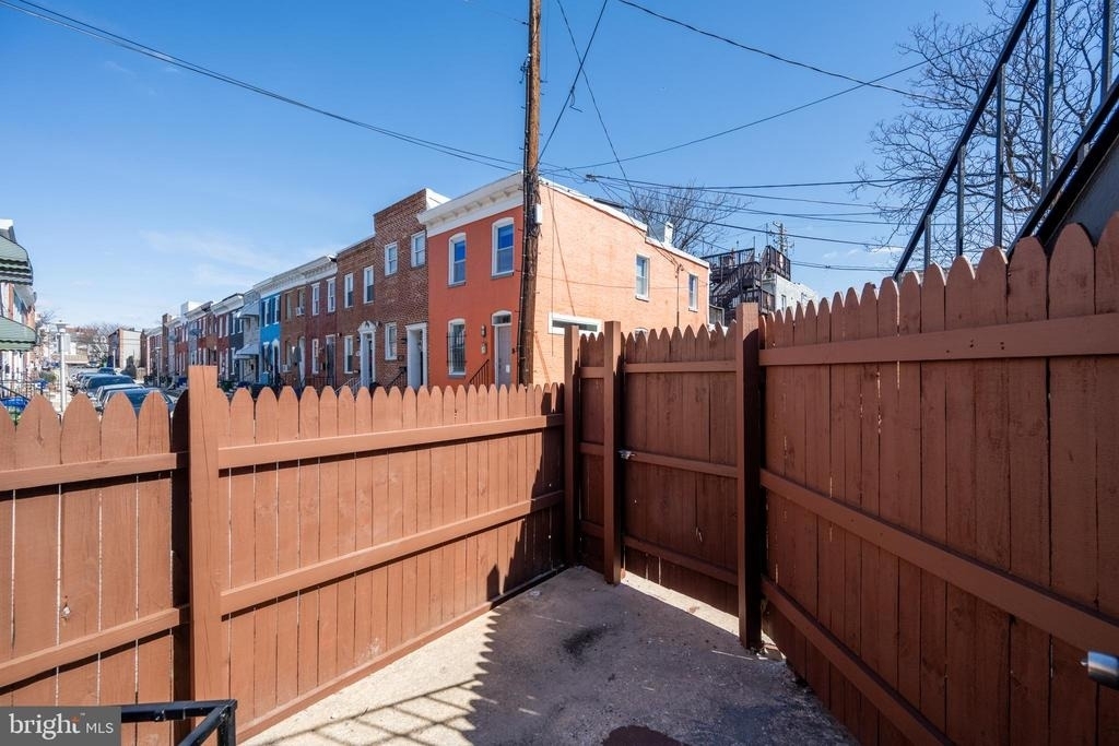 1028 W Cross Street - Photo 27
