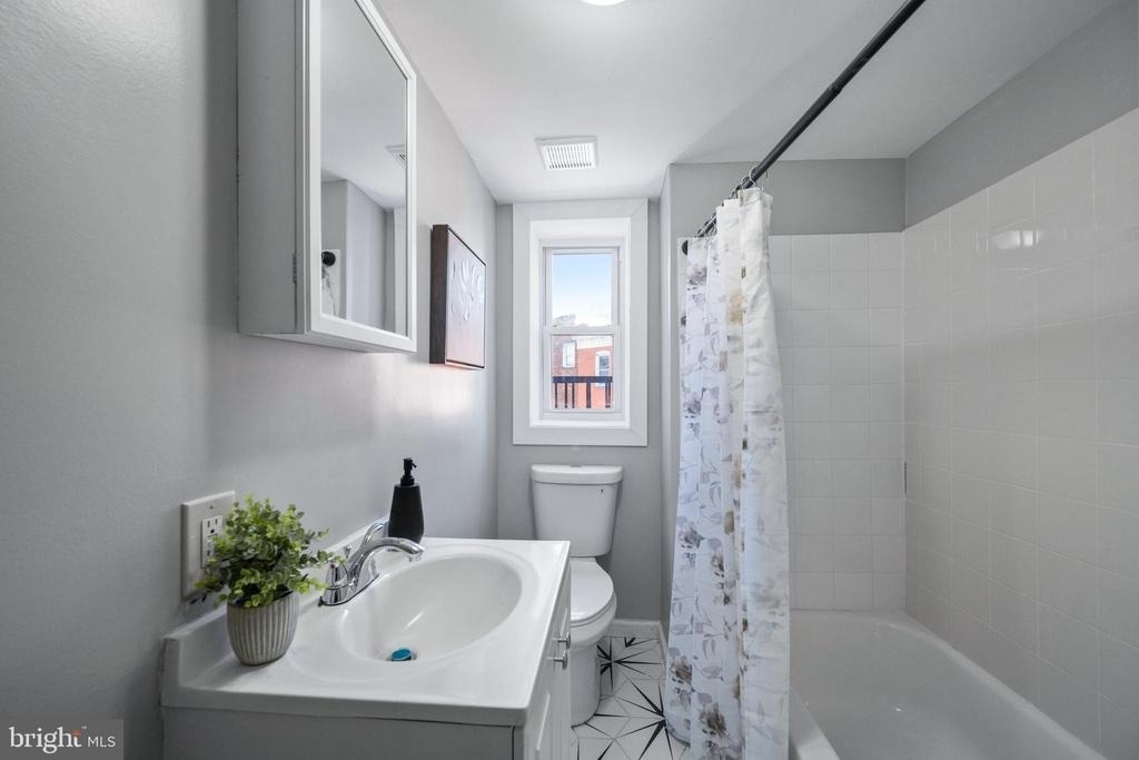 1028 W Cross Street - Photo 17