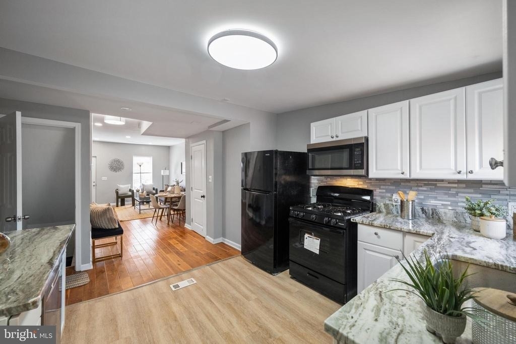 1028 W Cross Street - Photo 1