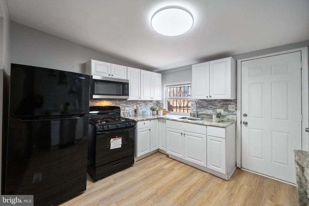 1028 W Cross Street - Photo 3