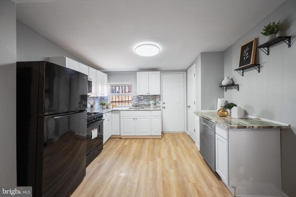 1028 W Cross Street - Photo 5
