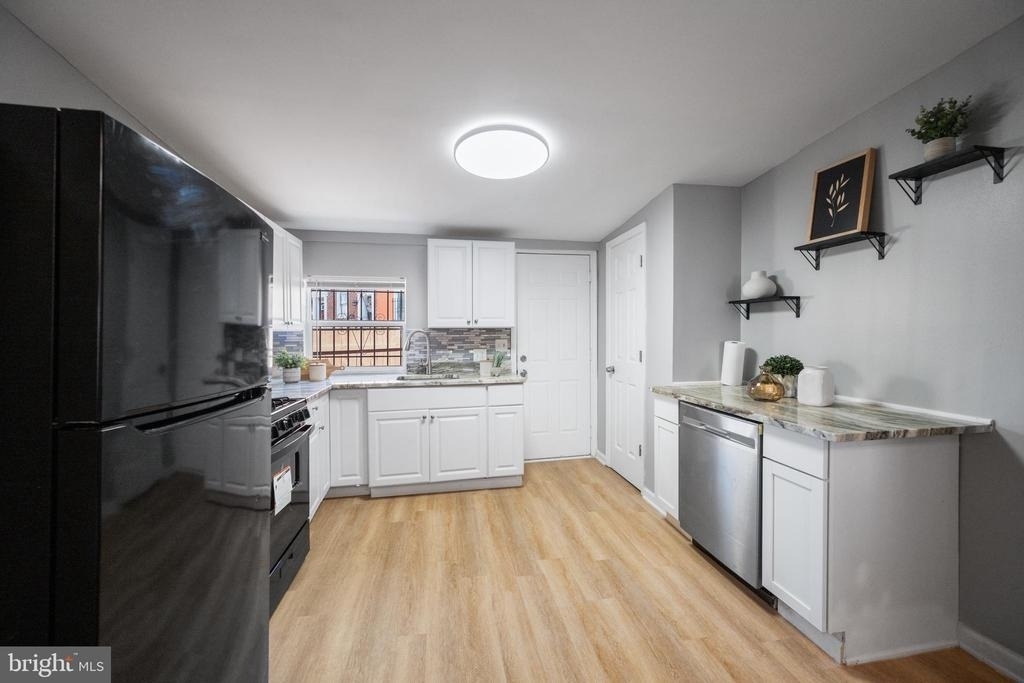 1028 W Cross Street - Photo 6