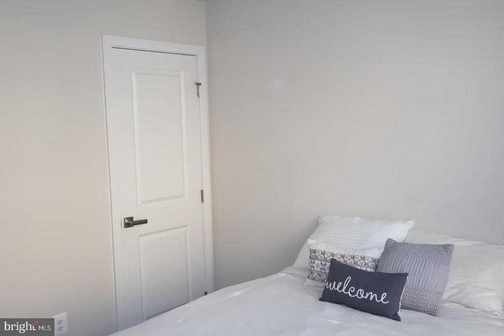 230 S Newkirk Street - Photo 5